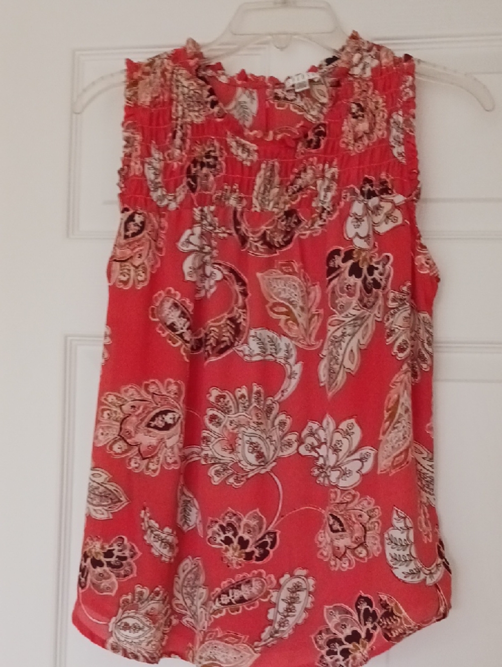 Sleeveless Coral Paisley Print Smocked Neck Top